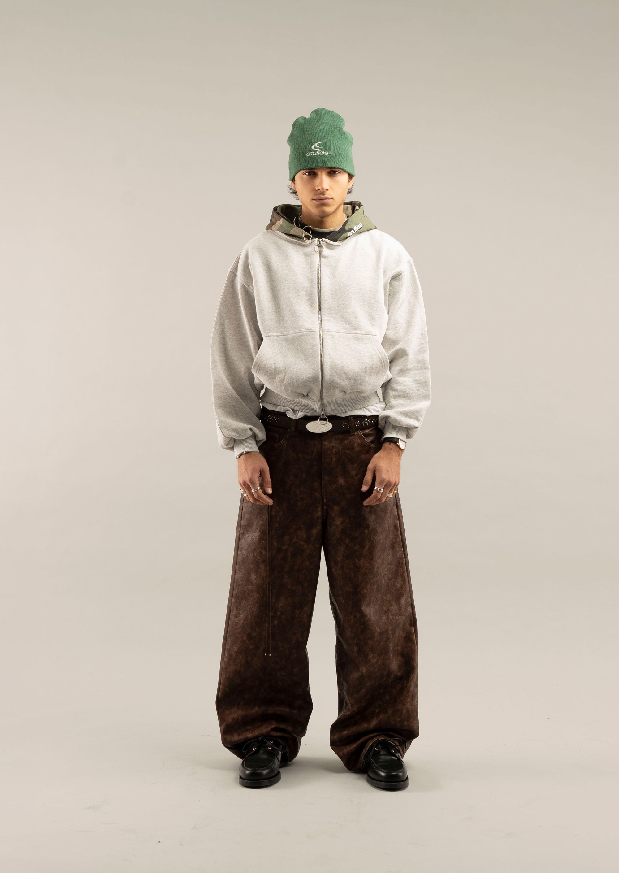 SUDADERA CON CAPUCHA Y CREMALLERA DE CAMUFLAJE